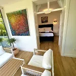 Velvet - Free Private Garage 아파트