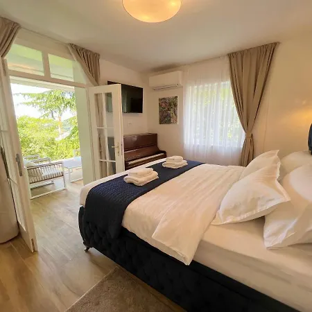 Velvet - Free Private Garage *